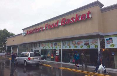 America’s Food Basket on Geneva Avenue will be replaced by Save-a-Lot. Charlie Dorf photo